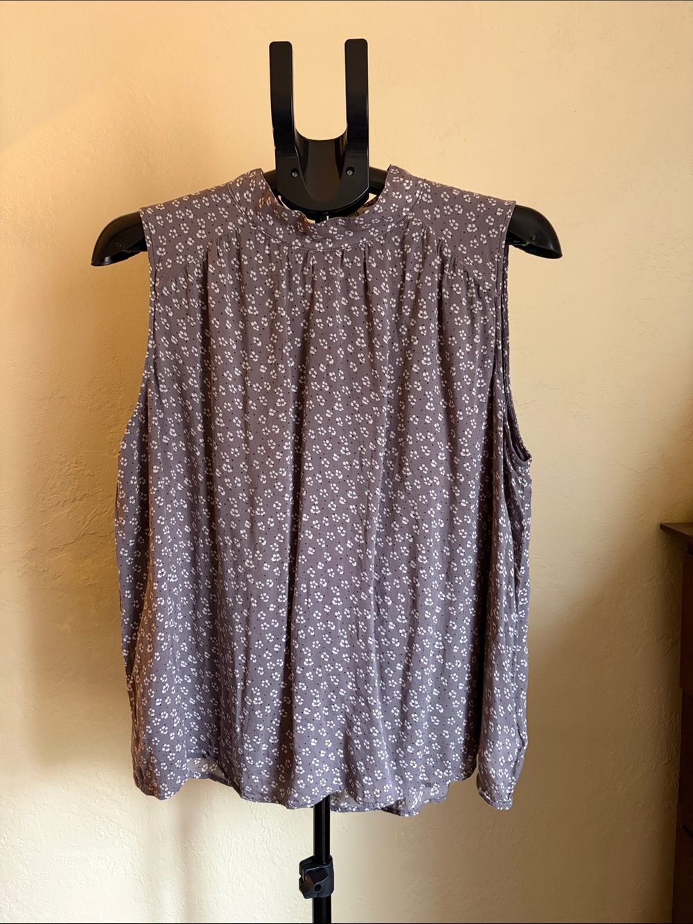 Sleeveless Floral Print Mock Neck Top - Mauve